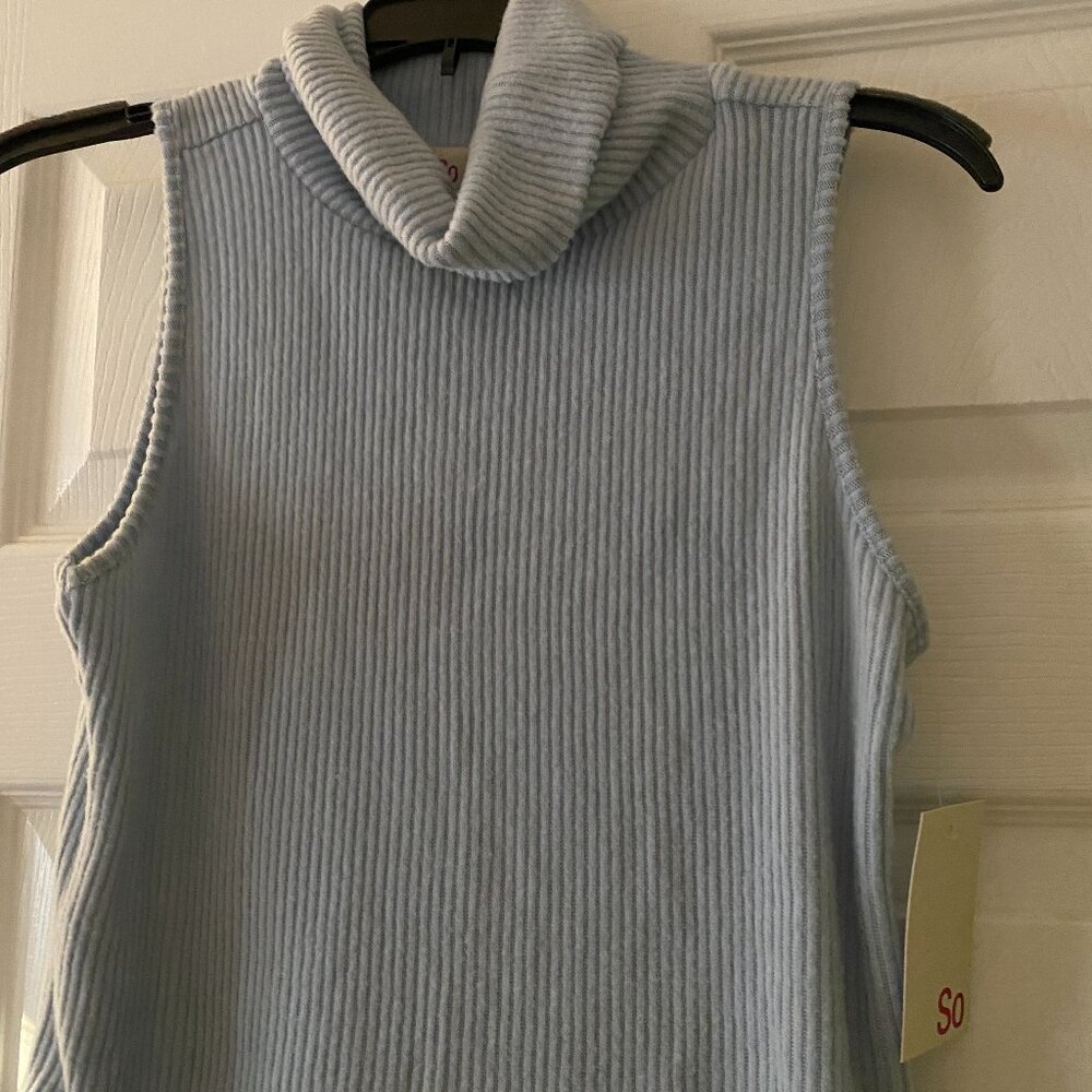 NWT Kohl's Sleeveless Turtleneck Top - Size M
